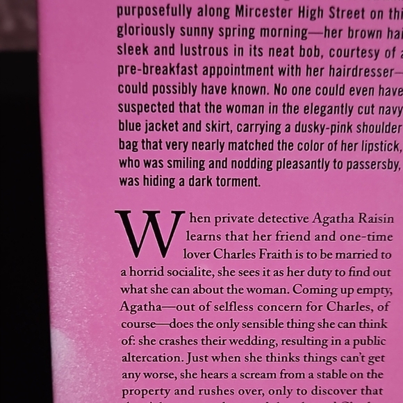 M.C. Beaton Mystery Book Set - Pink & Green Covers - Picture 7 of 8